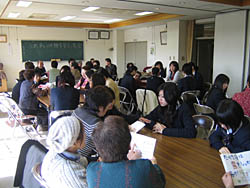 高校生とお年寄りとの交流会写真