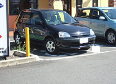 障がい者用駐車場は入口近くに１台分あります。